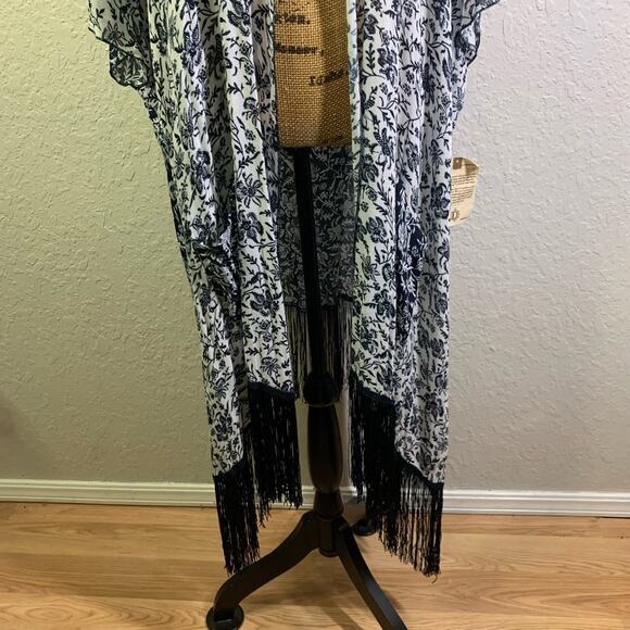 DEMOCRACY Navy Blue Floral Fringe Short Sleeve Kimono Size‎ Medium - NWT - Picture 4 of 11